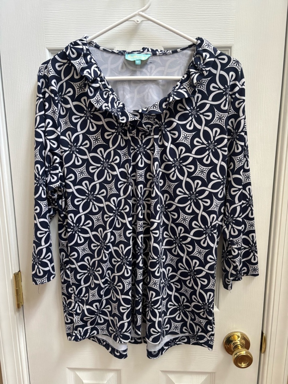 Anthony’s Resort Wear UPF50+ Navy/White Floral Tile Ruffle Neck Top, Size XL,EUC